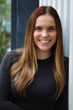 Mackensi Emory interpreta Yelena Acting Double
