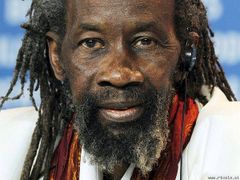Sotigui Kouyaté interpreta Dealer Prophéte