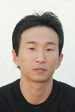 Alvin Chon interpreta Paramedic