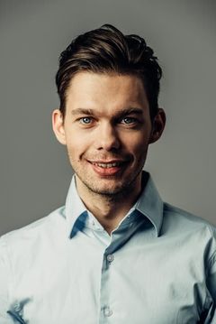 Aristarkh Venes interpreta Erik