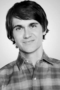 Paul Brittain interpreta Pandragora (voice)