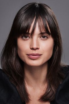 Samantha Allsop interpreta Laurelyn Prescott