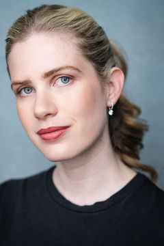 Sydney Blackburn interpreta Ben's Assistant