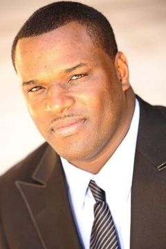 Zedric Harris interpreta Security Guard
