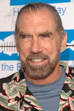 John Paul DeJoria interpreta Paul Mitchell