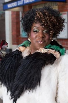 Tameka Empson interpreta Antonia Robinson