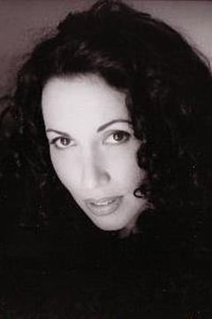 Melissa Hurley interpreta Dancer