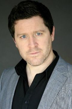 Maclean Burke interpreta Soldier on the Beach