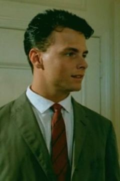 James Sutterfield interpreta Rob