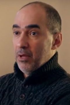 Roman Abramov interpreta Self