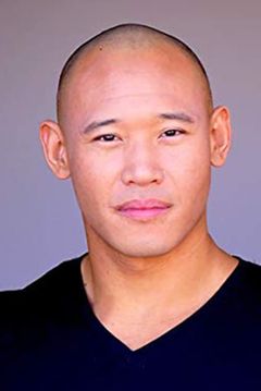 Charlit Dae interpreta Sergeant Chai