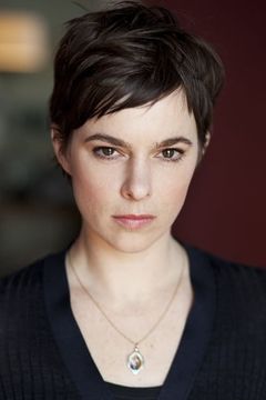 Annika Kuhl interpreta Barbara