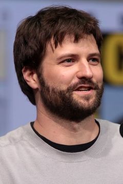 Ross Duffer interpreta Kwei's Ship Computer (voice)