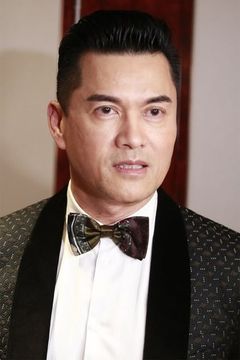 Ray Lui interpreta Motorcycle Owner