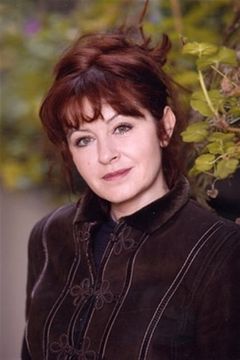 Nathalie Cerda interpreta Königin Marie-Therese
