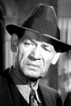 George Guhl interpreta Marshal Jason (uncredited)