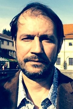 Petr Franěk interpreta Pierre's Father (45-year-old)