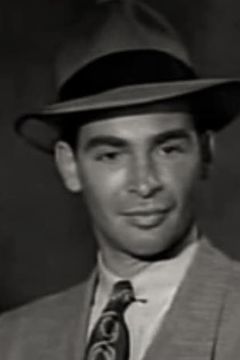 Richard Irving interpreta Bernie Tucker