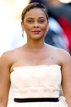 Lark Voorhies interpreta Lauren