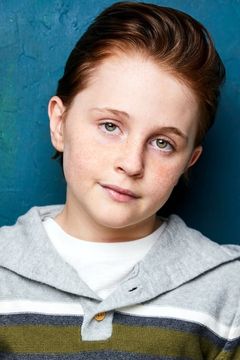 Judah Prehn interpreta Max Hawthorne