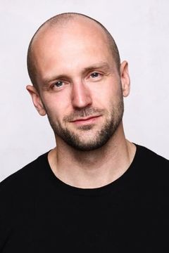 Vitaly Kondrashov interpreta fighter