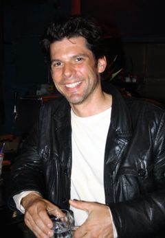 Gregory B. Waldis interpreta Alexander Saalfeld