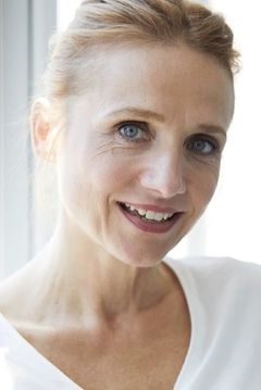 Christina Große interpreta Frau Profalla