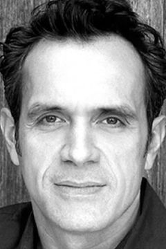 Simon Jutras interpreta Sebastian Mignon