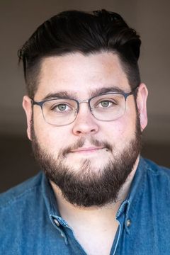 Charley Koontz interpreta Daniel Krumitz