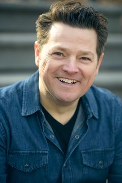 Craig Geraghty interpreta Mailman