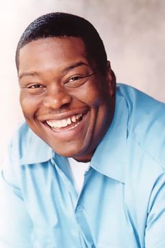 Damon Standifer interpreta Wachati Chief