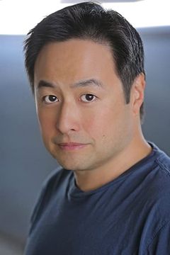 Eric Michael Zee interpreta Northridge Field Reporter