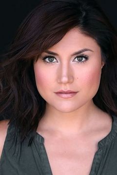 Leena Huff interpreta Shauna