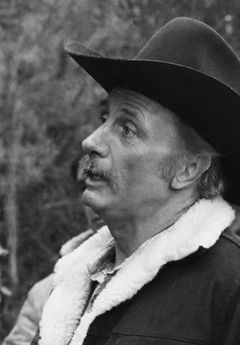 Jack Starrett interpreta Deputy Sgt. Arthur Galt