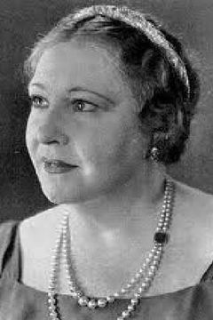 Amy Veness interpreta Mrs. McPhee (Hornblower's Housekeeper)