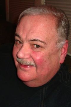 Gailard Sartain interpreta Sheriff Ray Stuckey