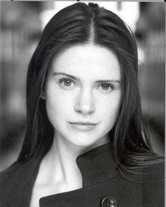 Claire Murphy interpreta Nan