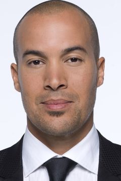 Coby Bell interpreta Captain Larry James