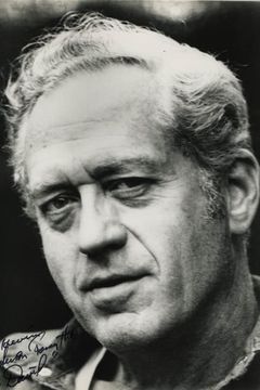 Henderson Forsythe interpreta Ben Bradlee