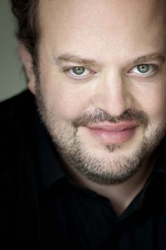 Olivier Aubin interpreta Louis XVI