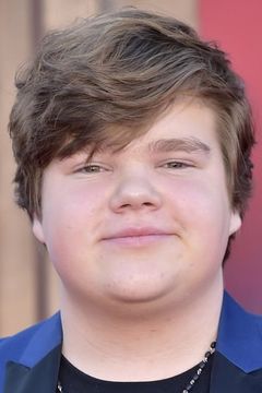 Jeremy Ray Taylor interpreta Boy