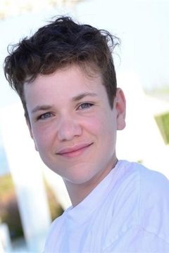 Lucas Ebel interpreta Ben