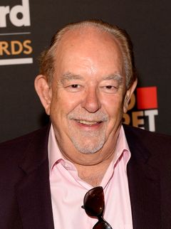 Robin Leach interpreta Robin Leach