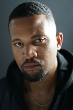 Harrison Russell interpreta Armed Soldier