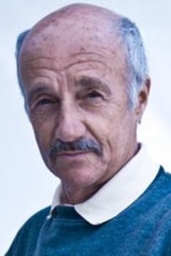 James Garrett interpreta Alfred Pennyworth (voice)