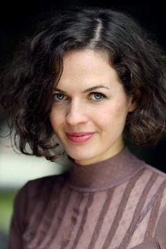 Georgia Winters interpreta Handmaiden