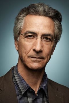 David Strathairn interpreta Admiral William Stenz