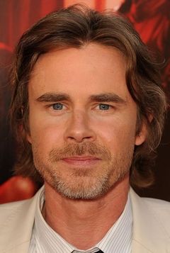 Sam Trammell interpreta Carson Drew