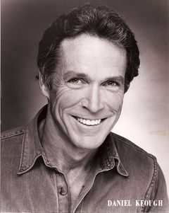 Daniel Keough interpreta Playboy Mansion Guest (uncredited)