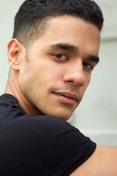 Gil Perez-Abraham interpreta Tony (uncredited)